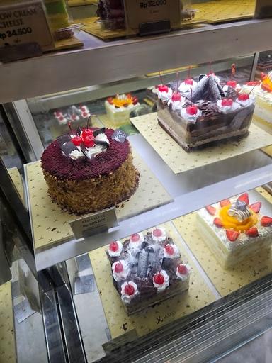 MAKO BAKERY & CAKE - BINTARO JAYA X CHANGE