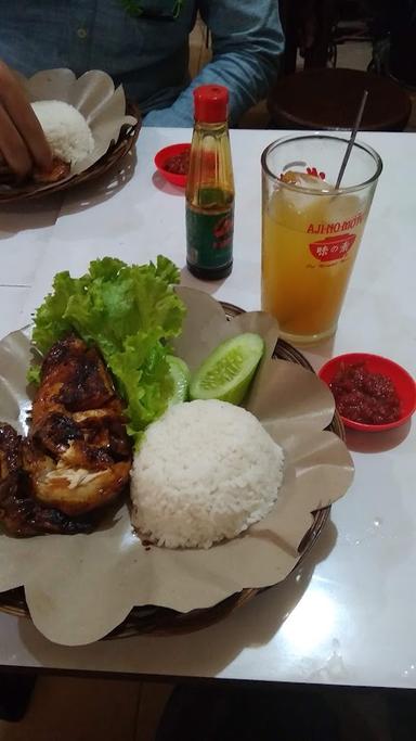 AYAM BAKAR MADU ABM DAPOER DJAWA