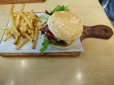 GOODS BURGER