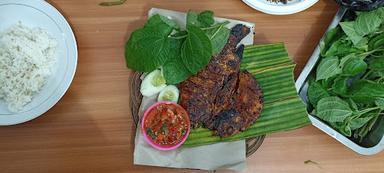 PECAK NILA REMPAH PEDAS, NASI BOKS AYAM BAKAR LONCO