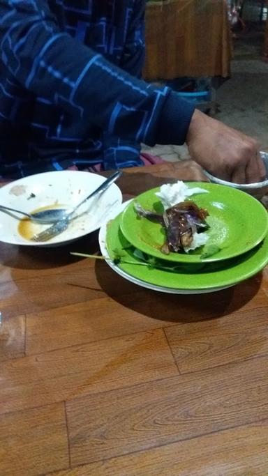 SEAFOOD DAPUR SANTRI