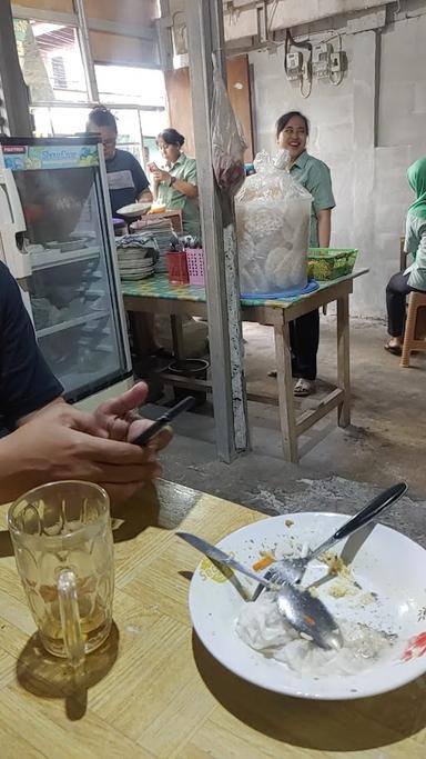 WARUNG MAKAN BETAWI MPO YEYEN