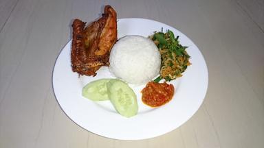 AYAM GORENG KAMPUNG BOWERKAH