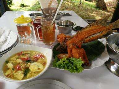 RESTORAN TAMAN AYAM PANGGANG SITU GINTUNG