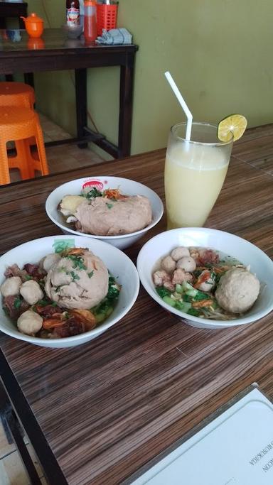 BAKSO DAN JUS BOEDJANG