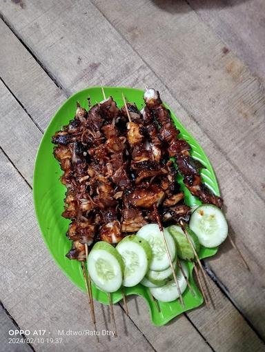 WARUNG RATU SEAFOOD PANTAI PANDAN