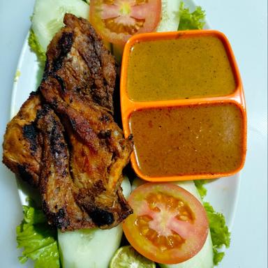 AYAM BAKAR TALIWANG JAGO PEDASNYA