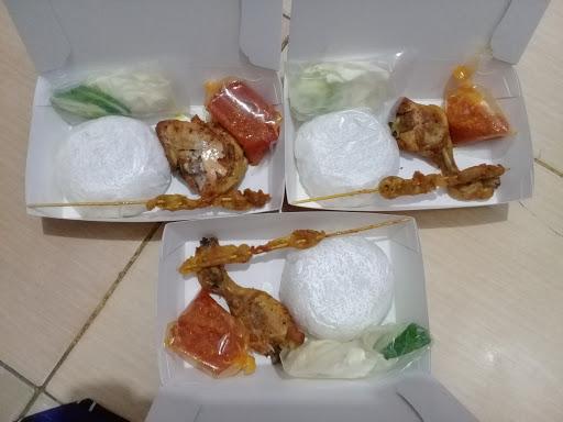 AYAM PENYET DAN NUGGET MAMAH MUDA