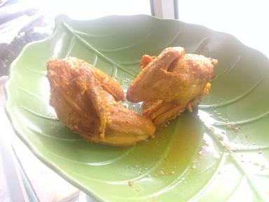 AYAM PENYET MBA' DYAN