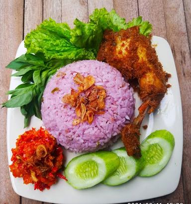 AYAM PENYET RAWIT IJO DAN NASI LIWET UNGU