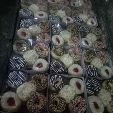 DONAT THAMIANA ( PRODUKSI DONAT MASSAL )