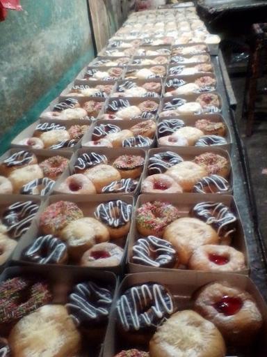 DONAT THAMIANA ( PRODUKSI DONAT MASSAL )