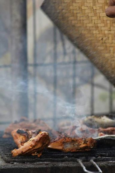 AYAM DAN IKAN BAKAR BAITURRAHMAN