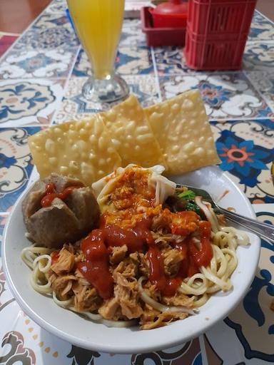 TERAS UYUT CISAGA MIE AYAM PANGSIT BASO