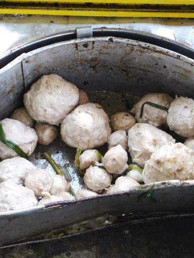 GEROBAK BAKSO BANG UJETEA