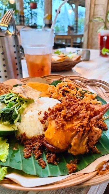 NASI TEMPONG MENEER