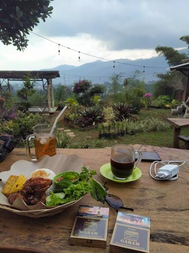 SAUNG ABAH LATHANSA TAMAN SAFARI