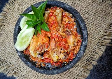 AYAM PENYET MAS YUDA