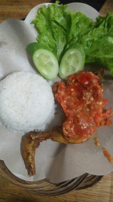 AYAM BAKAR BLEPETAN FIFALIA