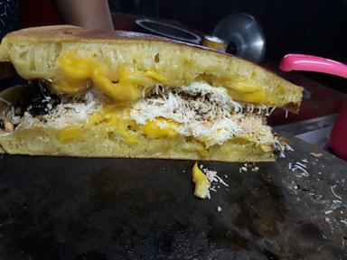 MARTABAK MAS RAYYAN