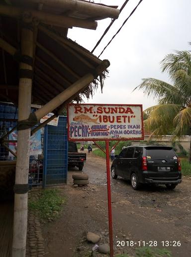 RUMAH MAKAN IBU ETI