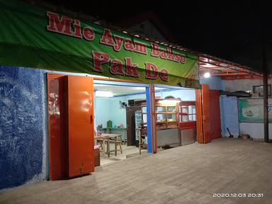 WARUNG BAKSO PAKDE PINGGIR KALI