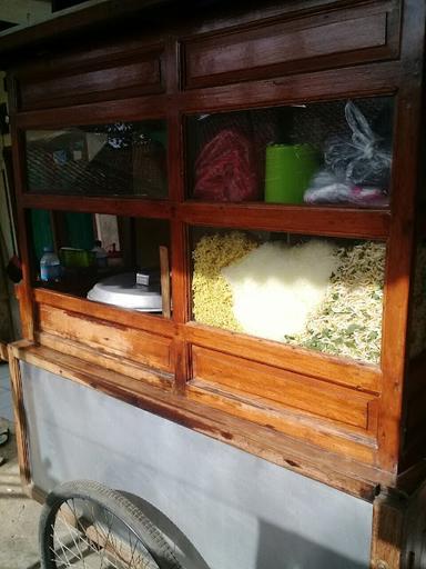 WARUNG BAKSO PAKDE PINGGIR KALI