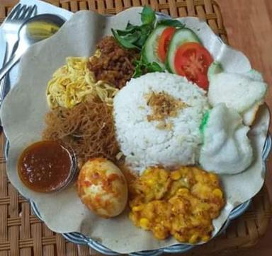 WARUNG NASI UDUK KOMPLIT