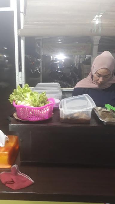 WARUNG NASI UDUK KOMPLIT