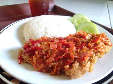 AYAM GEPREK SUNDANESE, WARNASARI