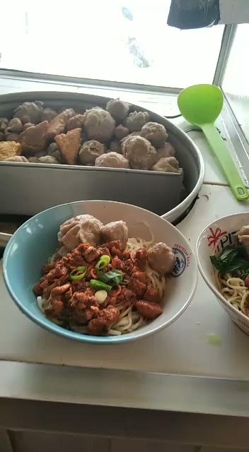 MIE AYAM BAKSO MEMANINGAN TEH UUN