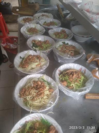 BAKSO MERCON MAS ROOY CABANG JLN KH .NAWAWI CIRI MEKAR,CIBINONG,BOGOR,JAWAW BARAT