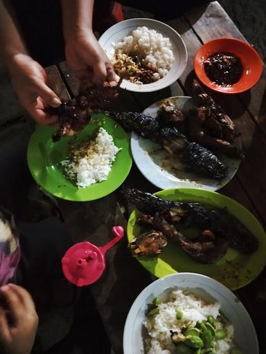 WR.AYAM BAKAR-PECEL LELE & SOTO LAMONGAN LEUWINUTUG