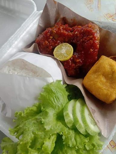 AYAM GORENG DHANI AWEX