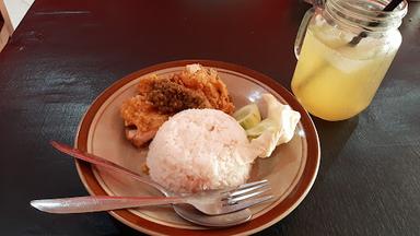 WARUNG PAK WARNO