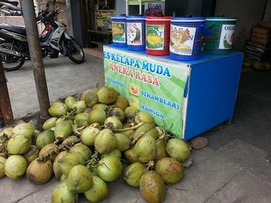 ES KELAPA MUDA ANEKA RASA