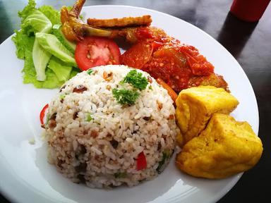 BAKMIE SAM'S STRAWBERRY CORNER (BAKMI CEKER)