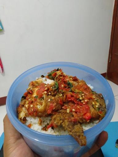 AYAM GEPREK TEH IDA