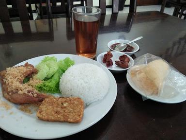 AYAM GORENG & BAKAR PRINGGODANI