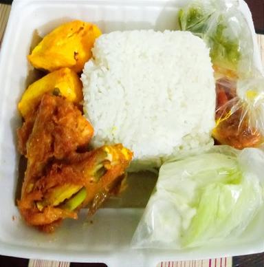 AYAM PENYET SAMBAL MADEINA