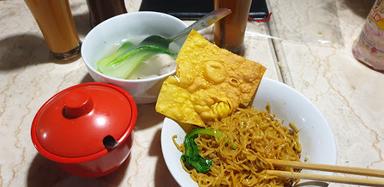 KEDAI MIE DAGO