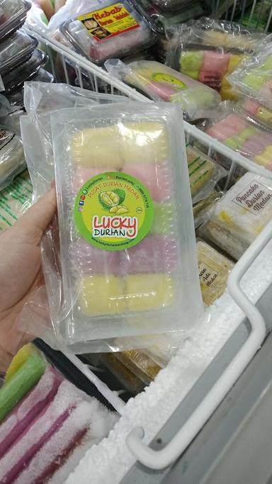 LUCKY DURIAN DIPATIUKUR