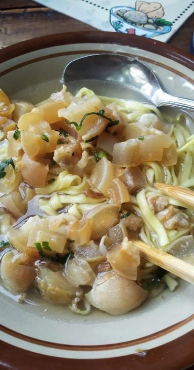 MIE KOCOK MIE BASO MIE AYAM SOP KAKI