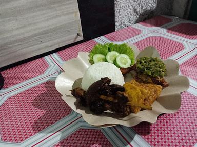 SATE MARANGGI & AYAM GORENG SAMBEL IJO BU YUYUN