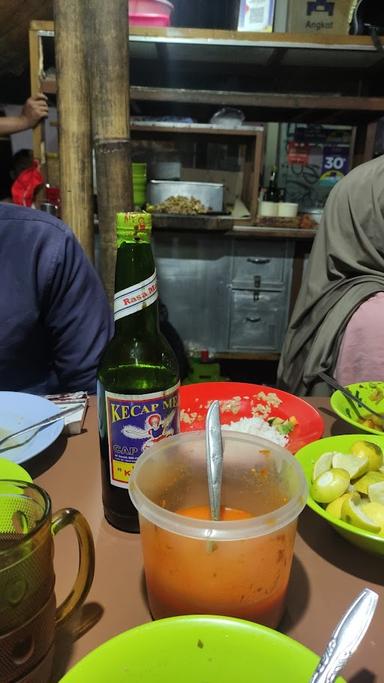 SOP KAKI SAPI, BABAT DAGING, AYAM, DAN BUNTUT KHAS JAKARTA