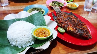 TENDA IKAN BAKAR KHAS MINANG AZO