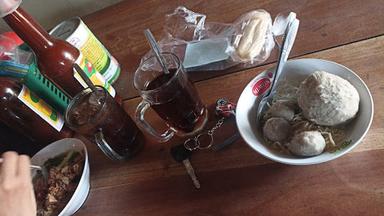 BAKSO RUDAL DAN MIE AYAM AMBOKULON