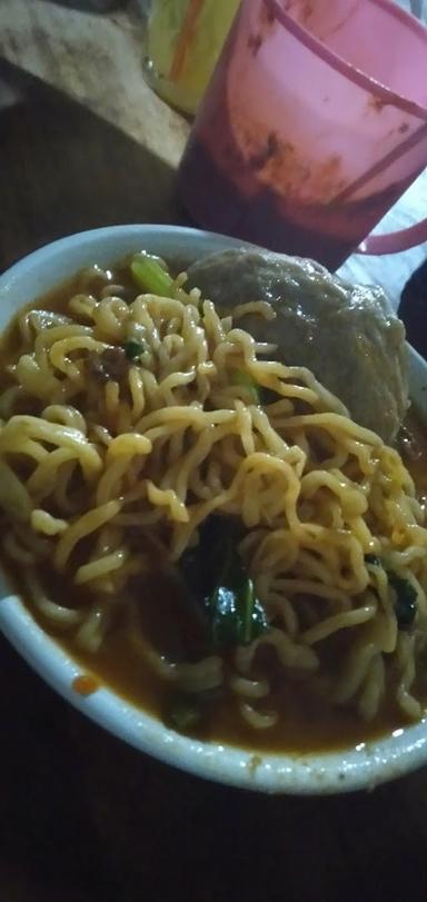 BAKSO RUDAL DAN MIE AYAM AMBOKULON