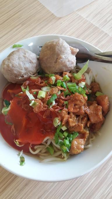 WARUNG MIE AYAM BAKSO DAN SOTO MIE TEH LINA