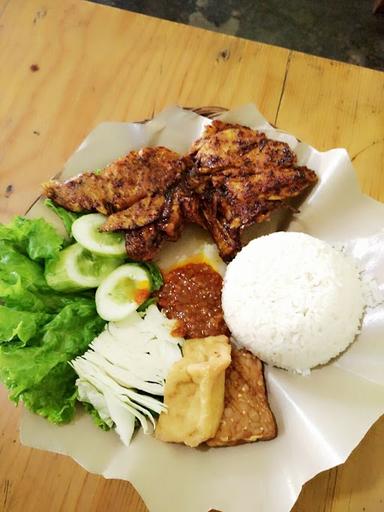 AYAM BAKAR  ABAH KUMIS 